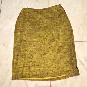 Ellen Tracy. A line, below the knee, skirt. Women's size 6.